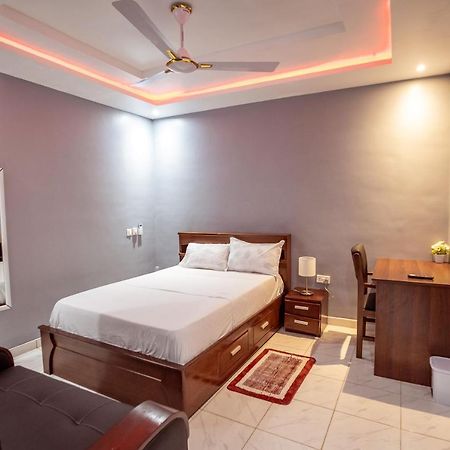 Bella Ella Hotel & Event Center Kasoa エクステリア 写真