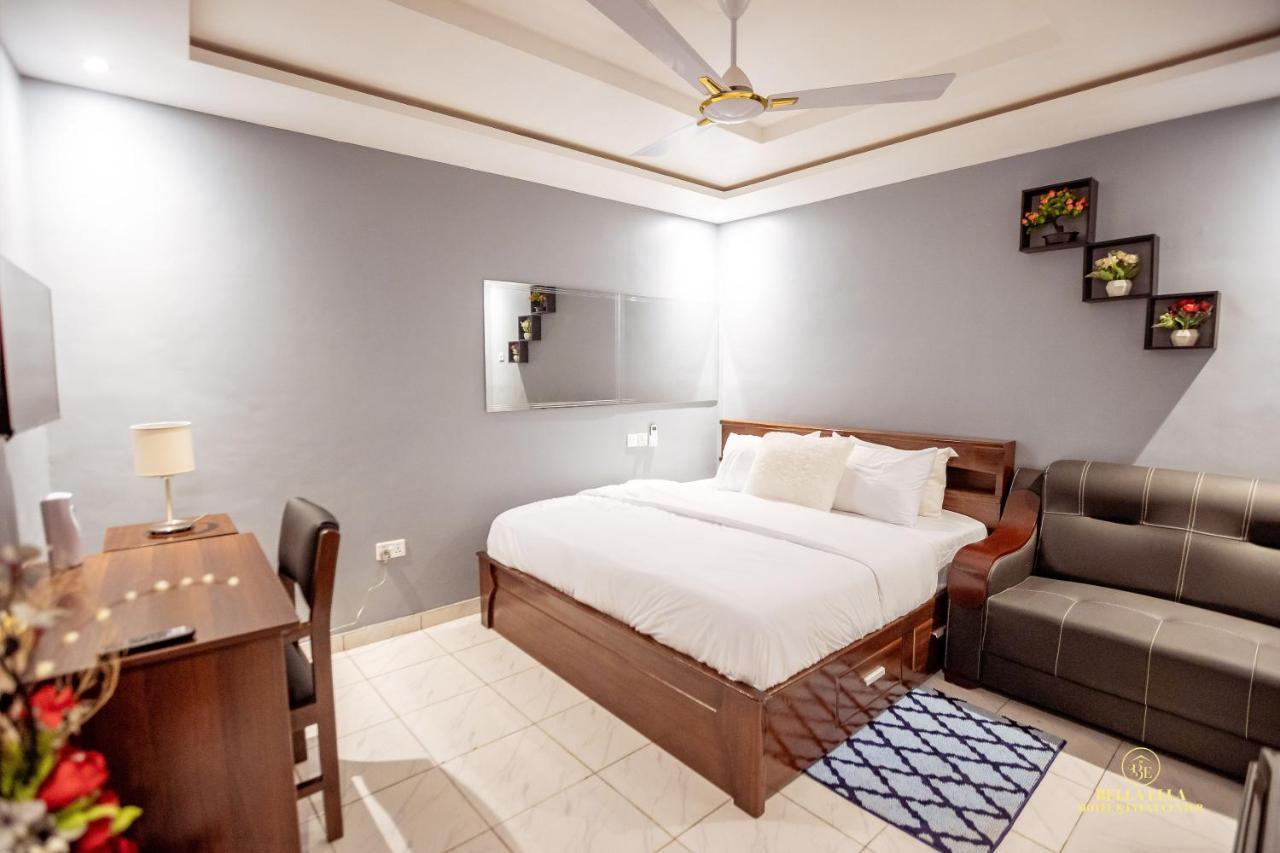 Bella Ella Hotel & Event Center Kasoa エクステリア 写真