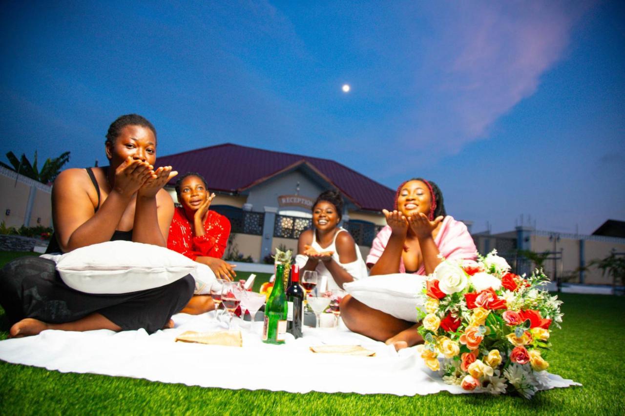 Bella Ella Hotel & Event Center Kasoa エクステリア 写真